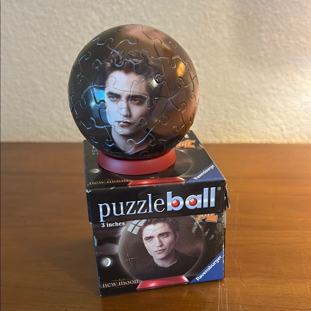Twilight New Moon Puzzle Ball